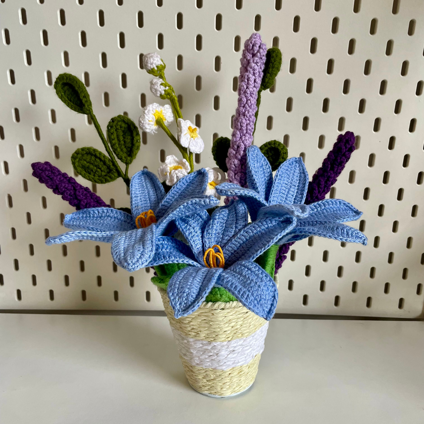 Flower : Lily Basket