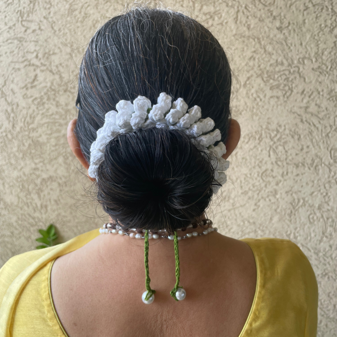 Hair : Mogra Gajara