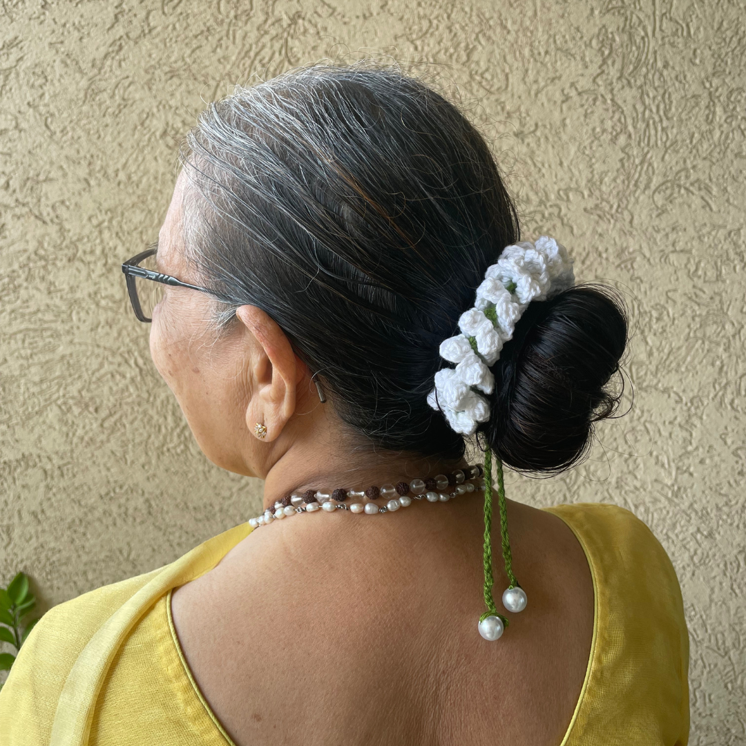 Hair : Mogra Gajara