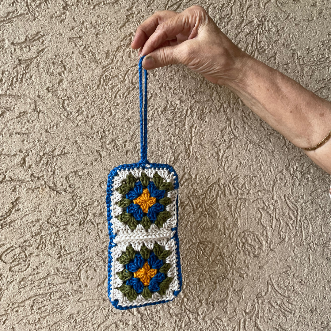 Eyeglass pouch