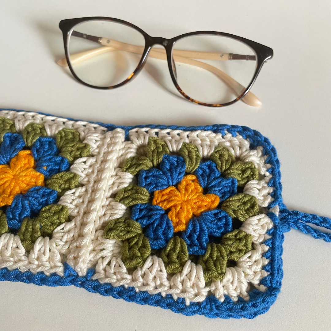 Eyeglass pouch