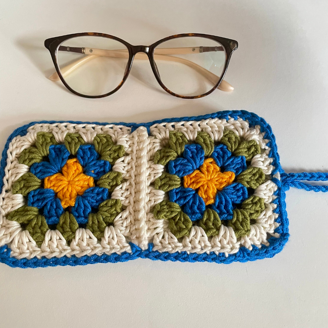 Eyeglass pouch