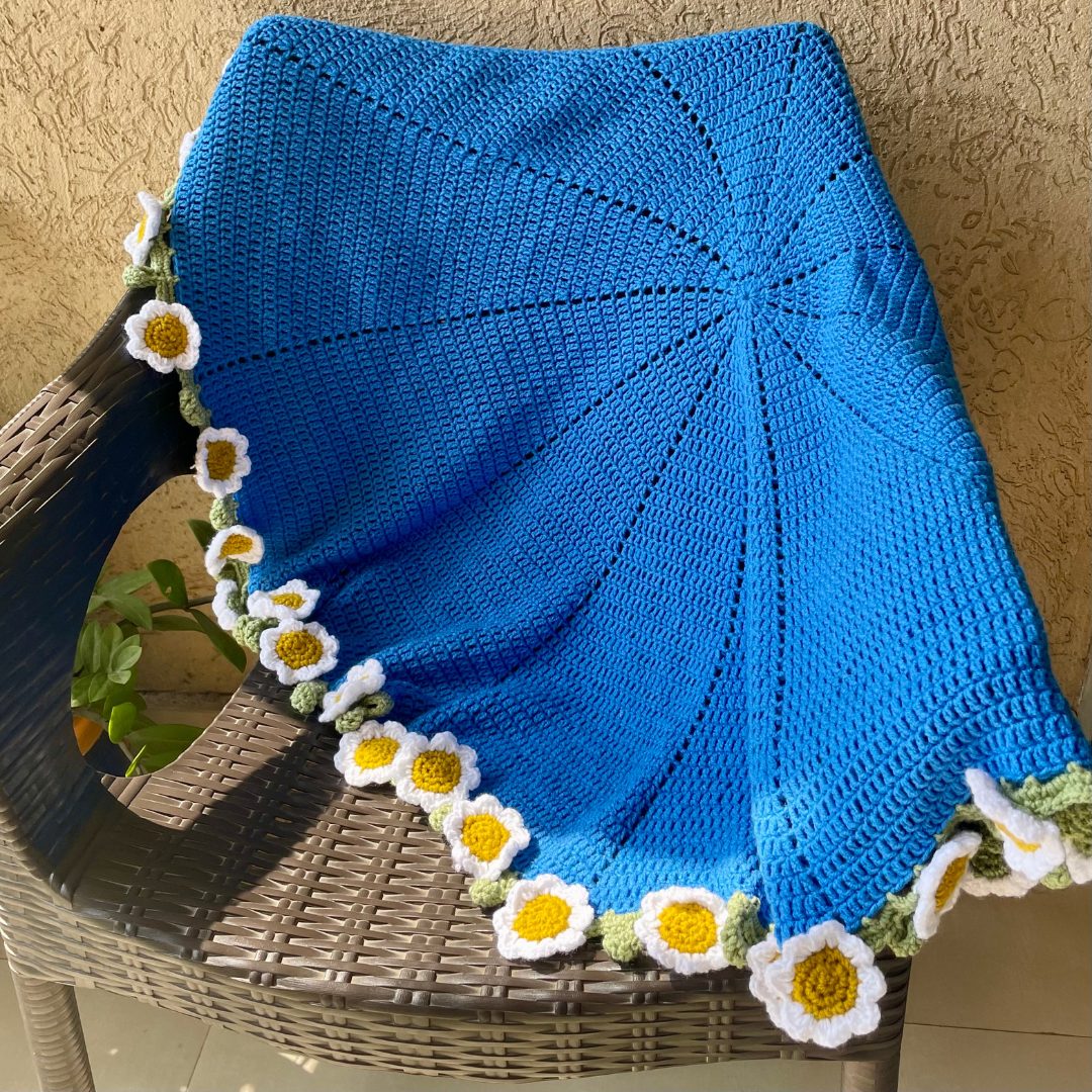 Blooming Daisy Throw Blanket