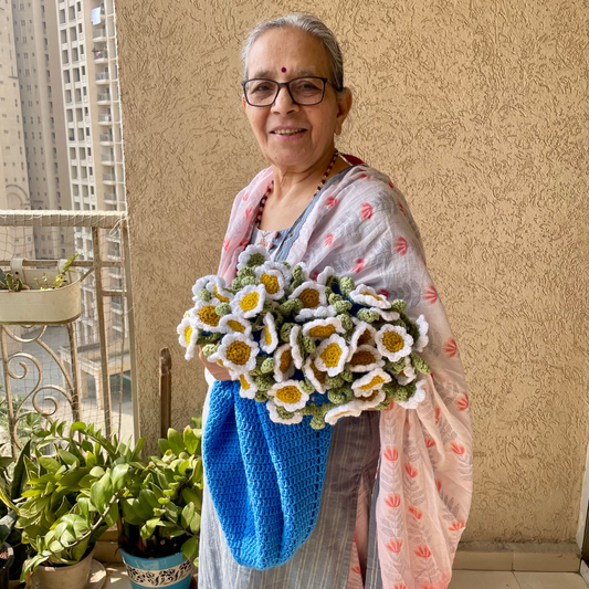 Blooming Daisy Throw Blanket