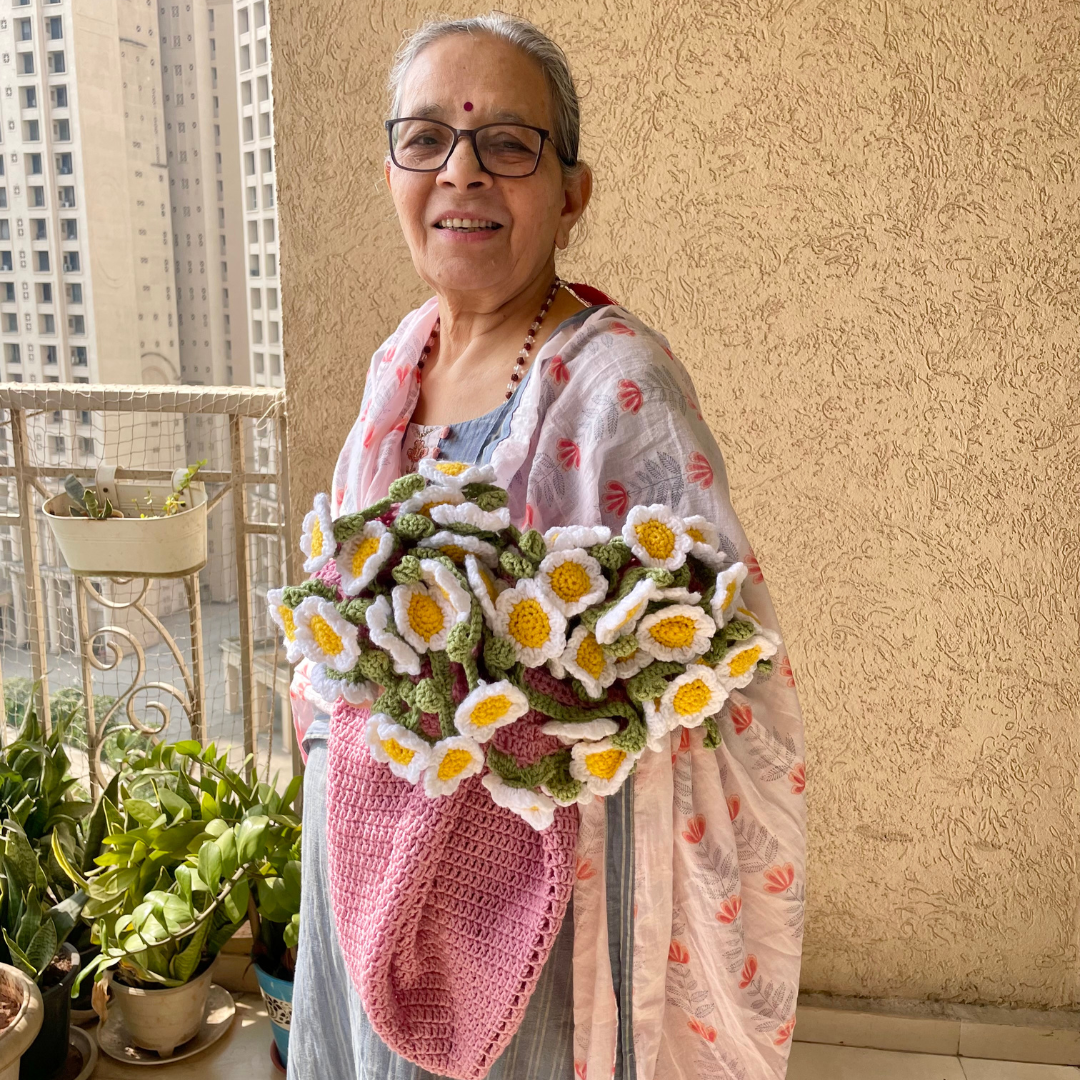 Blooming Daisy Throw Blanket